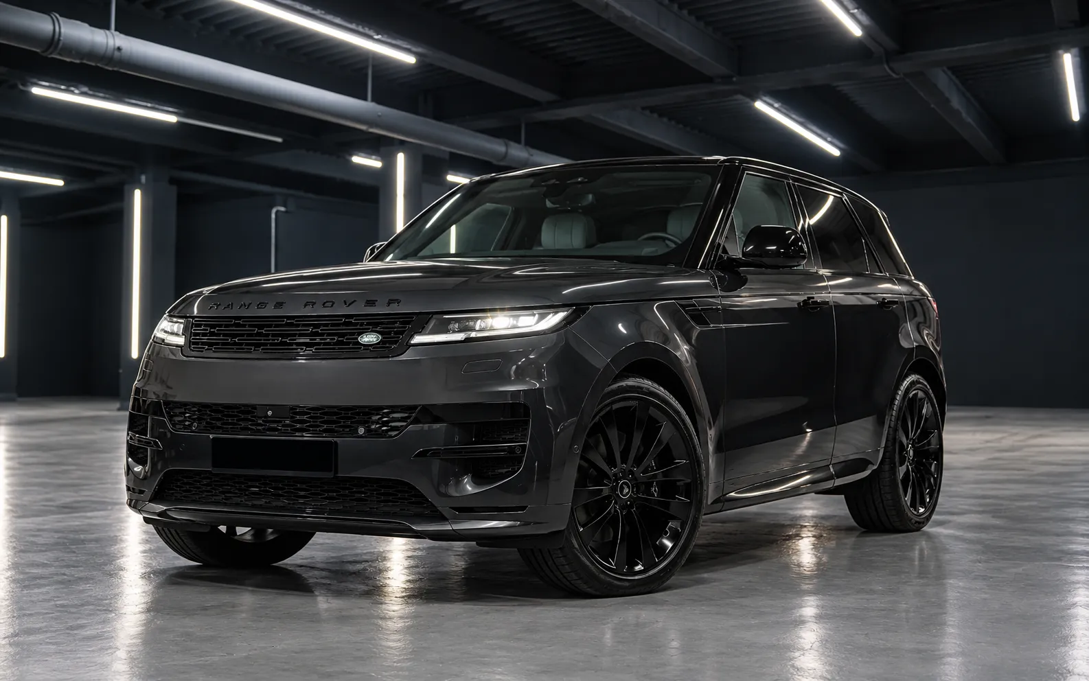 Noleggio Land Rover Sport D350 Autobiography 2023 Grigio Grafite a Taormina | Rial Rent