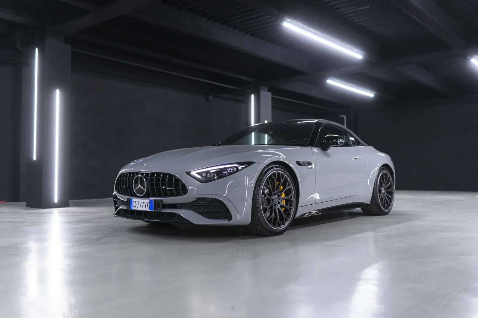 Noleggio Mercedes SL 43 2023 Bianco a Taormina | Rial Rent