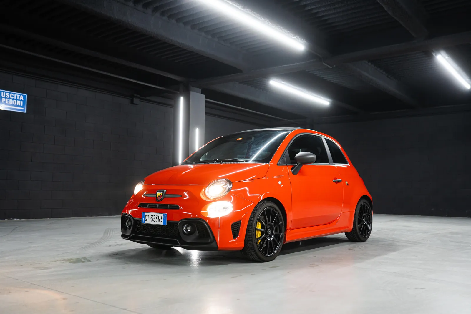 Noleggio Abarth 695 Competizione 2023 Arancione Racing a Taormina | Rial Rent