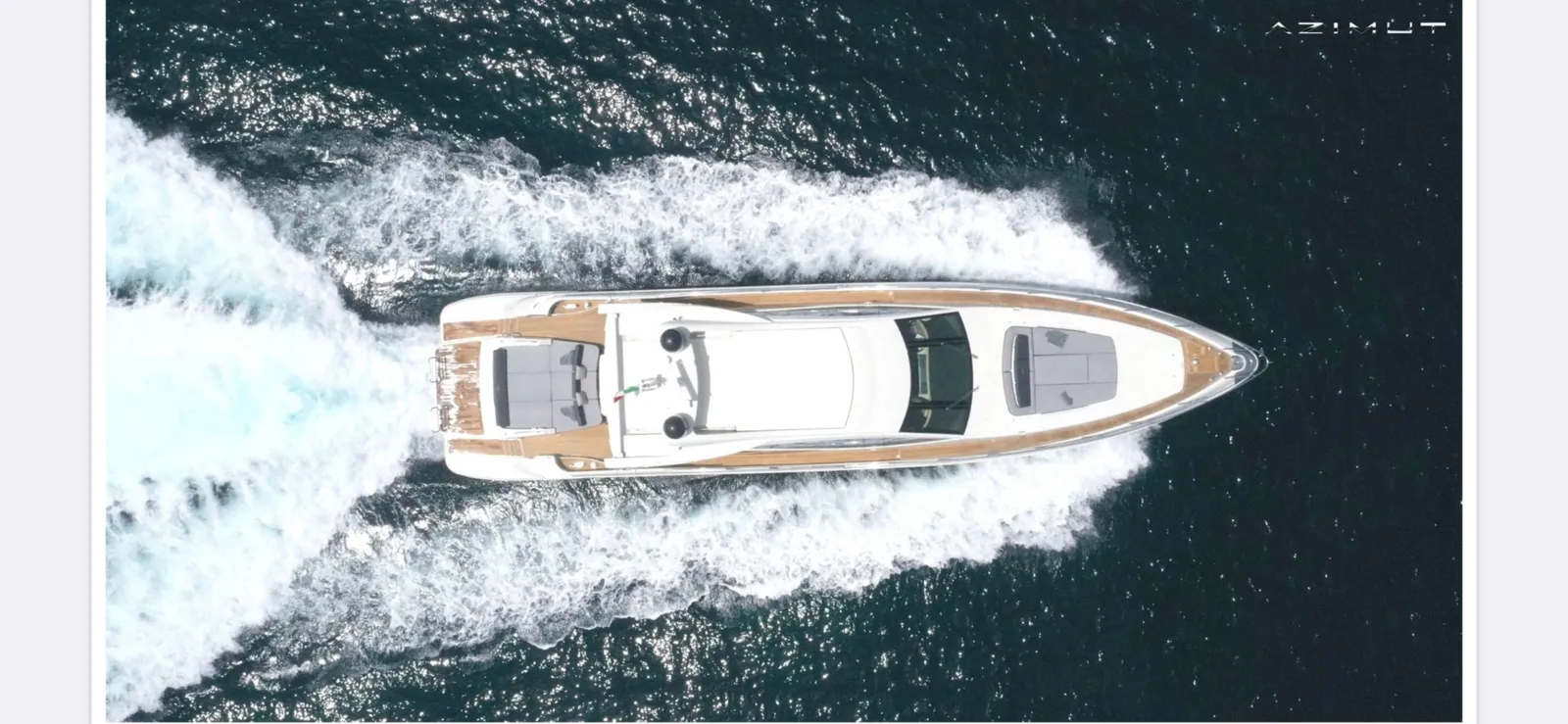 Azimut 86S — منظر علوي جوي أثناء الإبحار