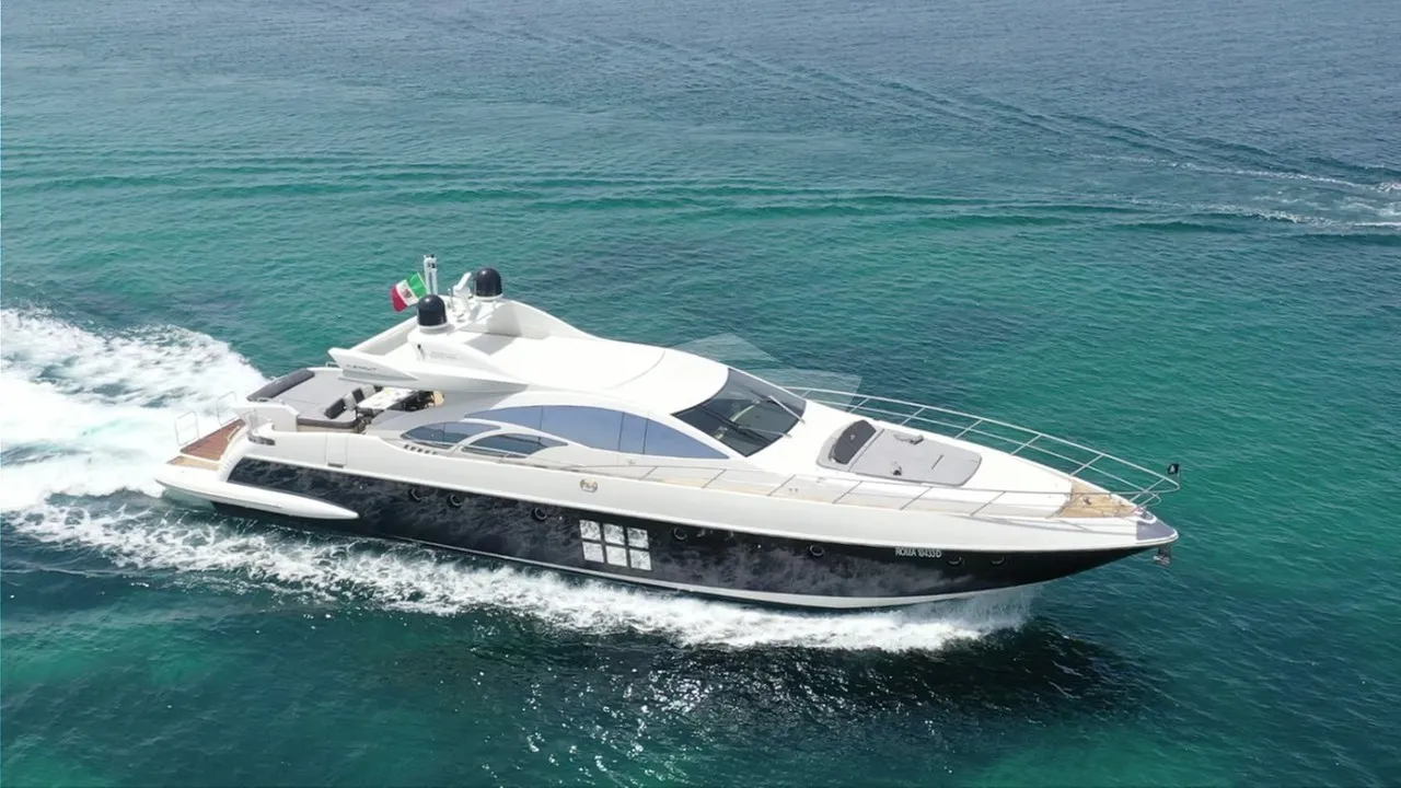 Azimut 86S — منظر جانبي، رحلة الكوستا سميرالدا